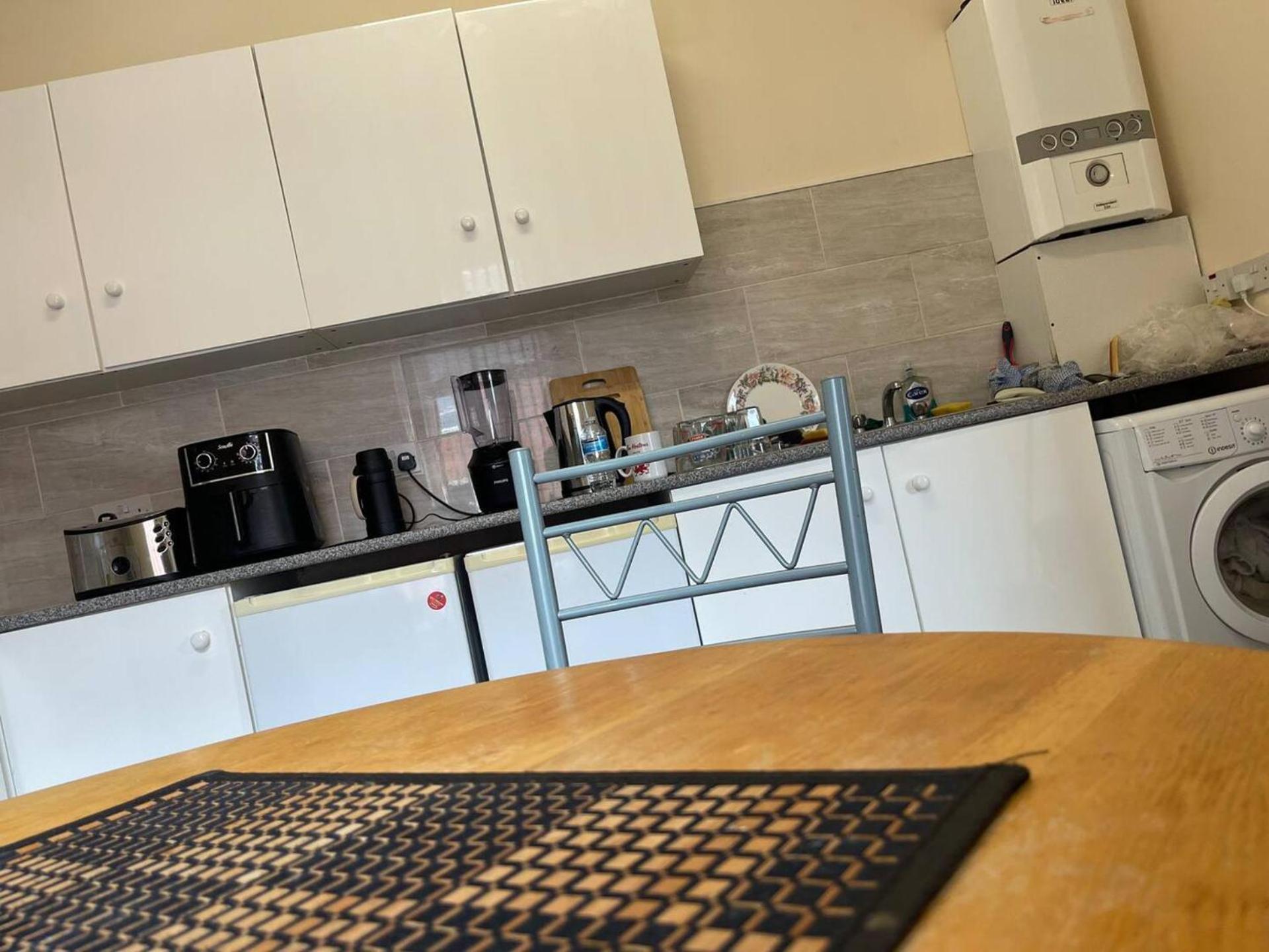 2-Bed Apartment - Sleeps 4 - Street Parking - Wifi Manchester Eksteriør billede