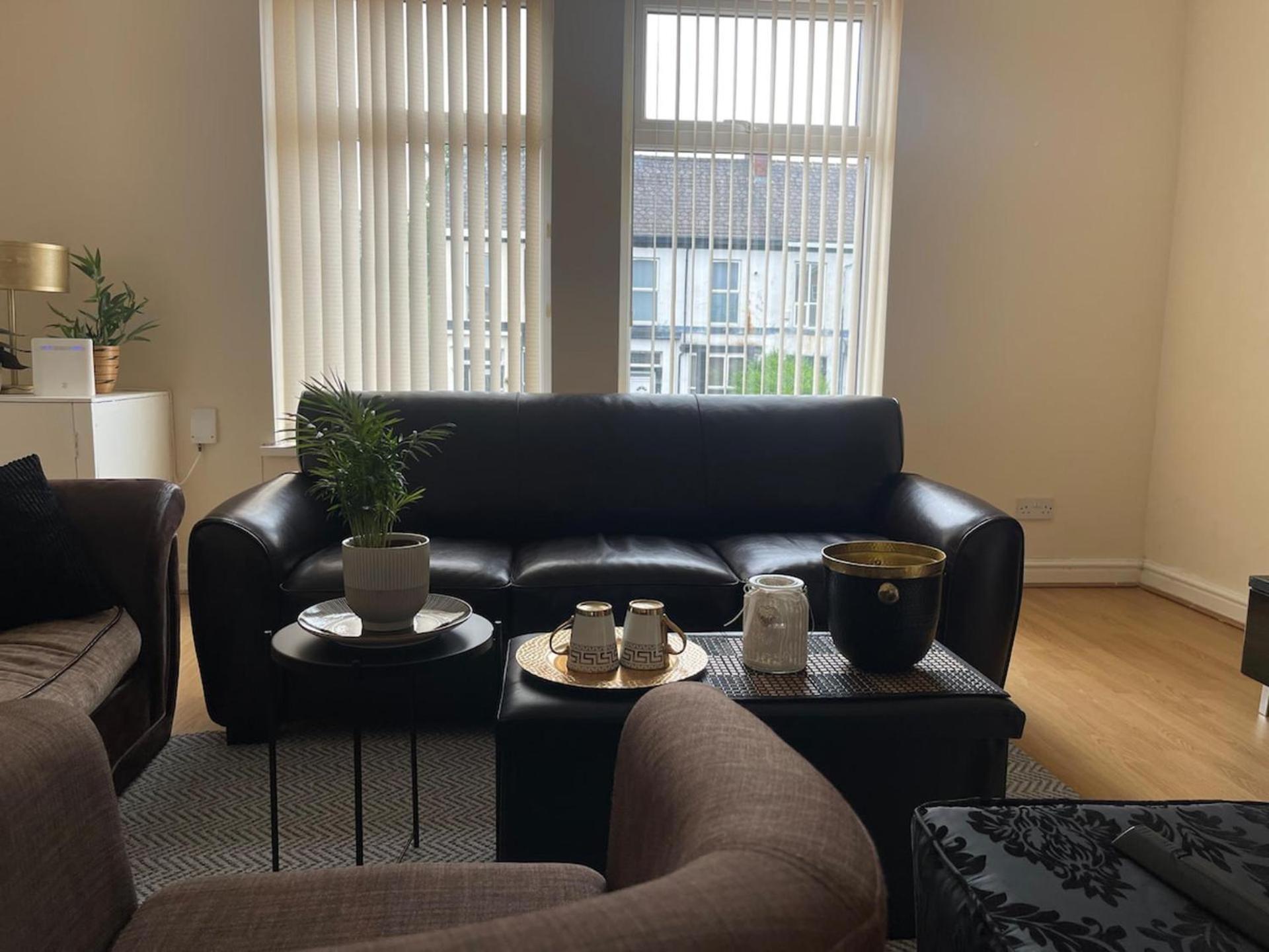 2-Bed Apartment - Sleeps 4 - Street Parking - Wifi Manchester Eksteriør billede