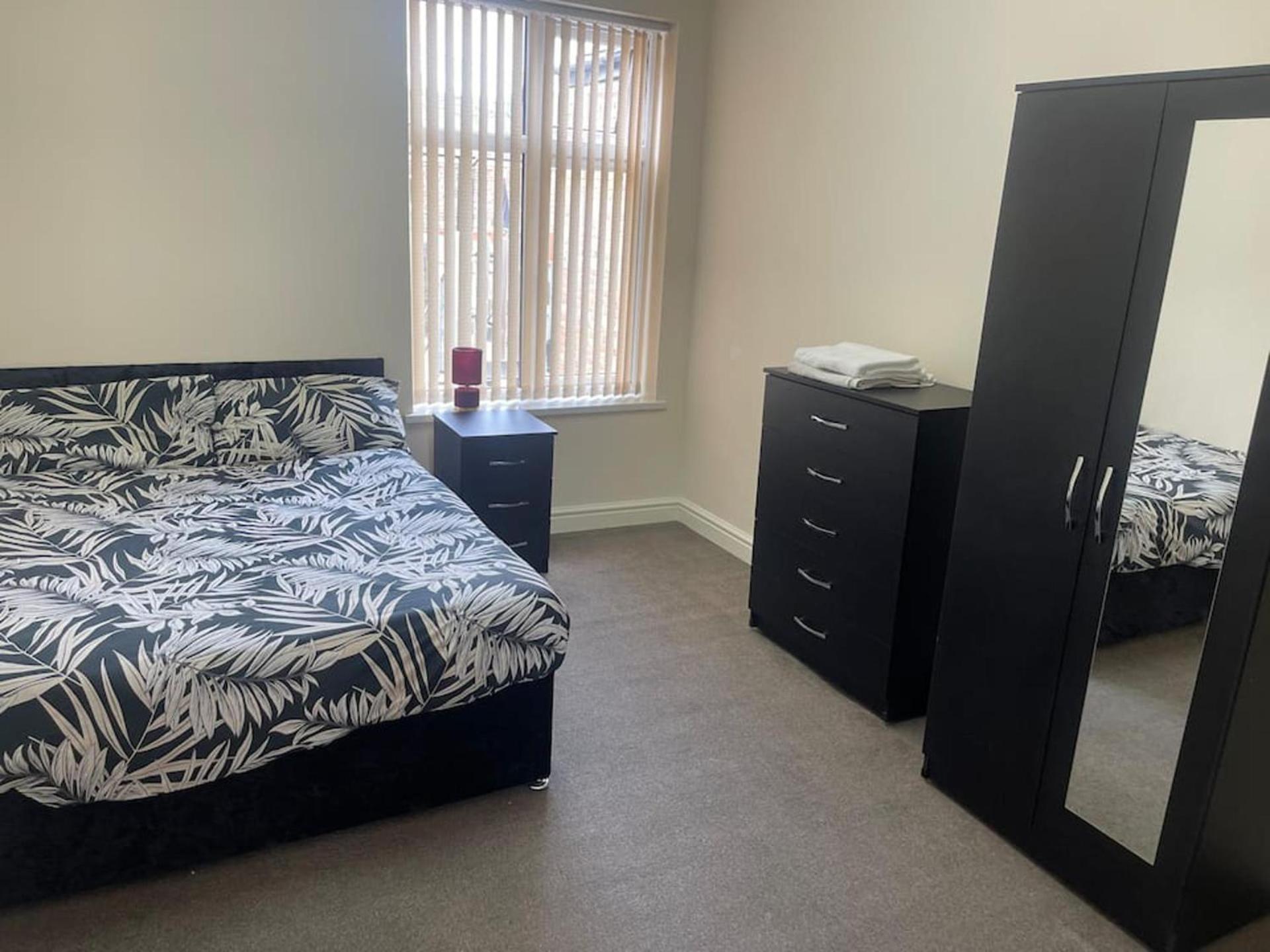 2-Bed Apartment - Sleeps 4 - Street Parking - Wifi Manchester Eksteriør billede
