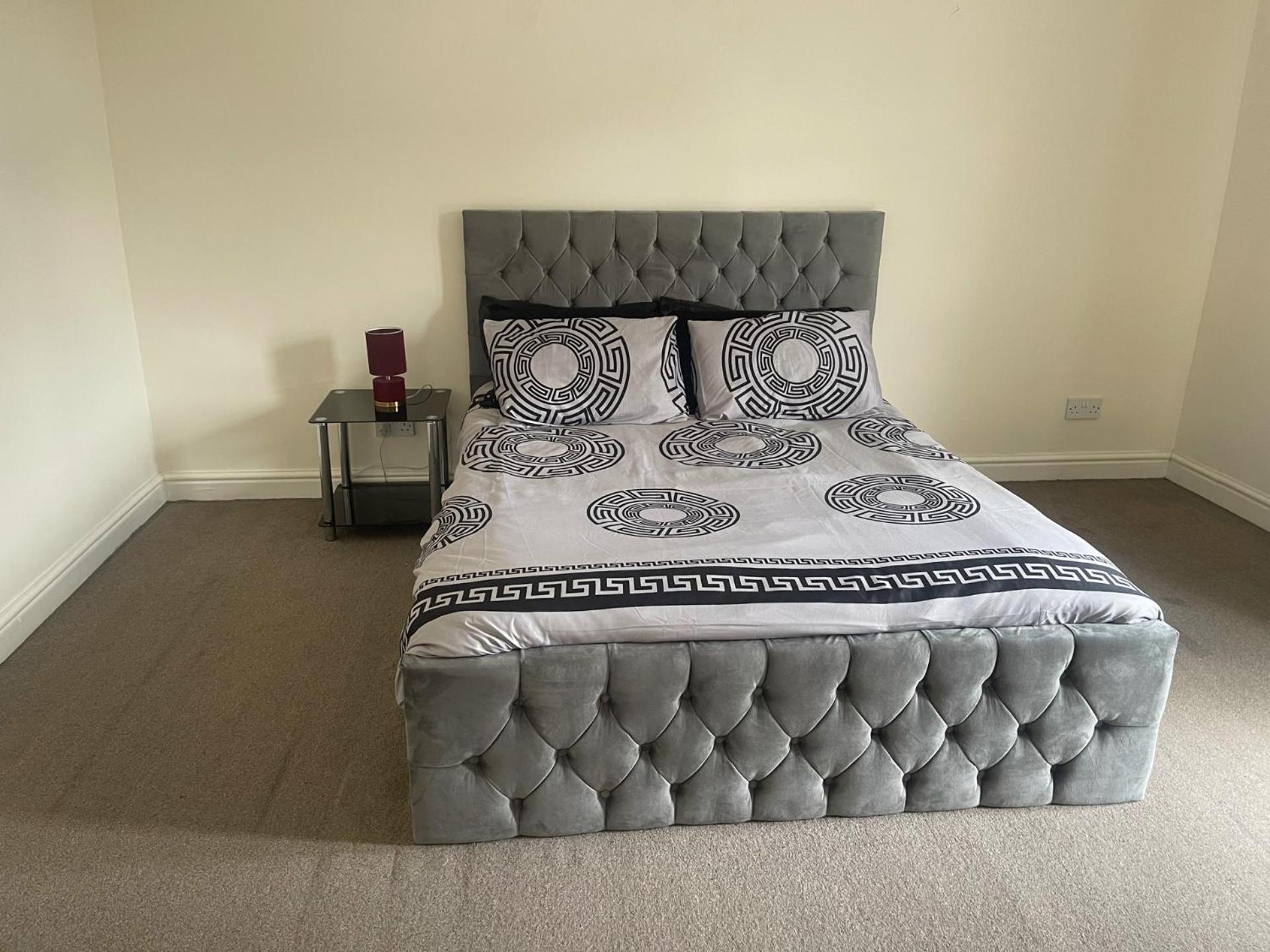 2-Bed Apartment - Sleeps 4 - Street Parking - Wifi Manchester Eksteriør billede