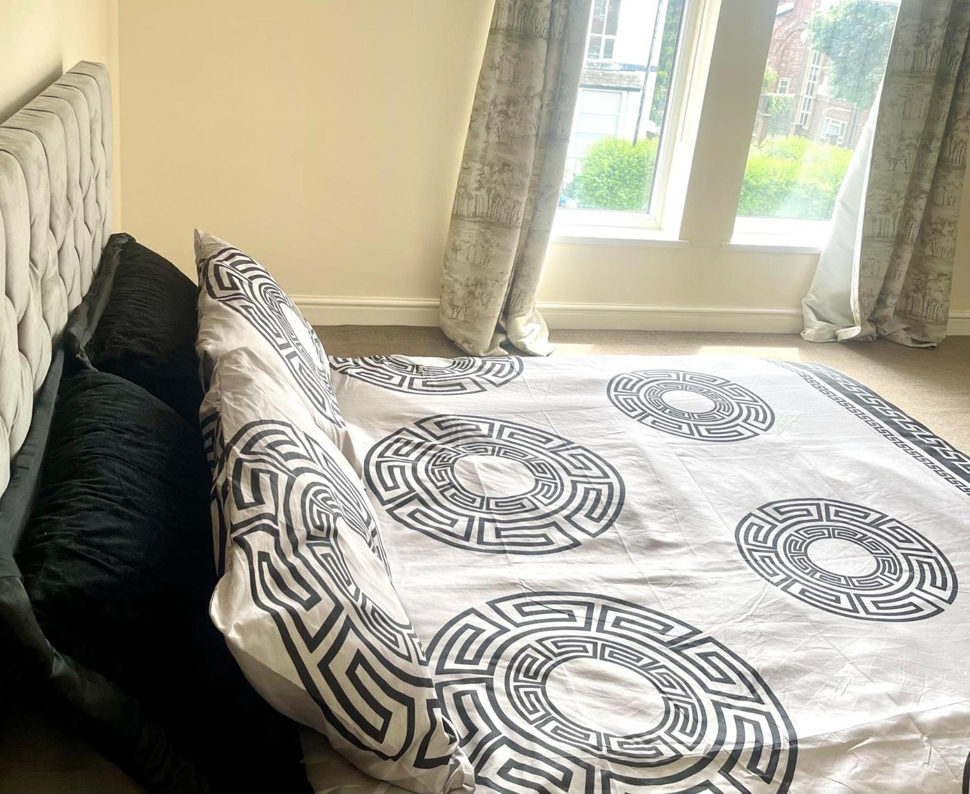2-Bed Apartment - Sleeps 4 - Street Parking - Wifi Manchester Eksteriør billede