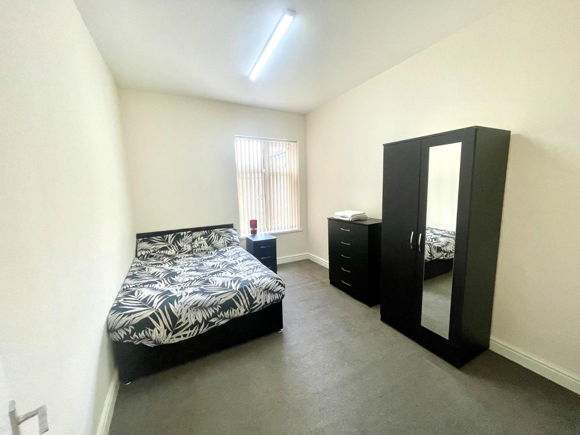 2-Bed Apartment - Sleeps 4 - Street Parking - Wifi Manchester Eksteriør billede
