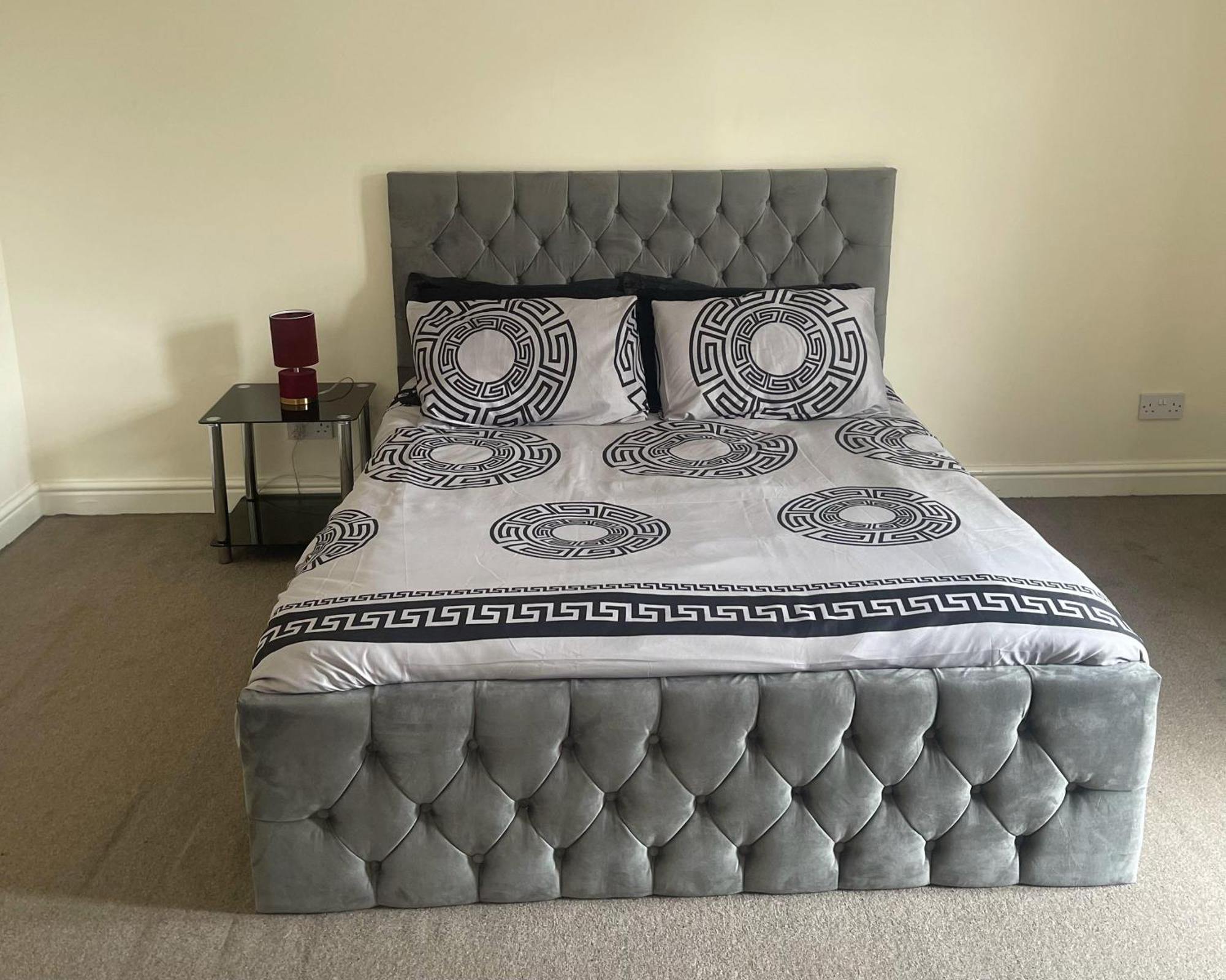 2-Bed Apartment - Sleeps 4 - Street Parking - Wifi Manchester Eksteriør billede