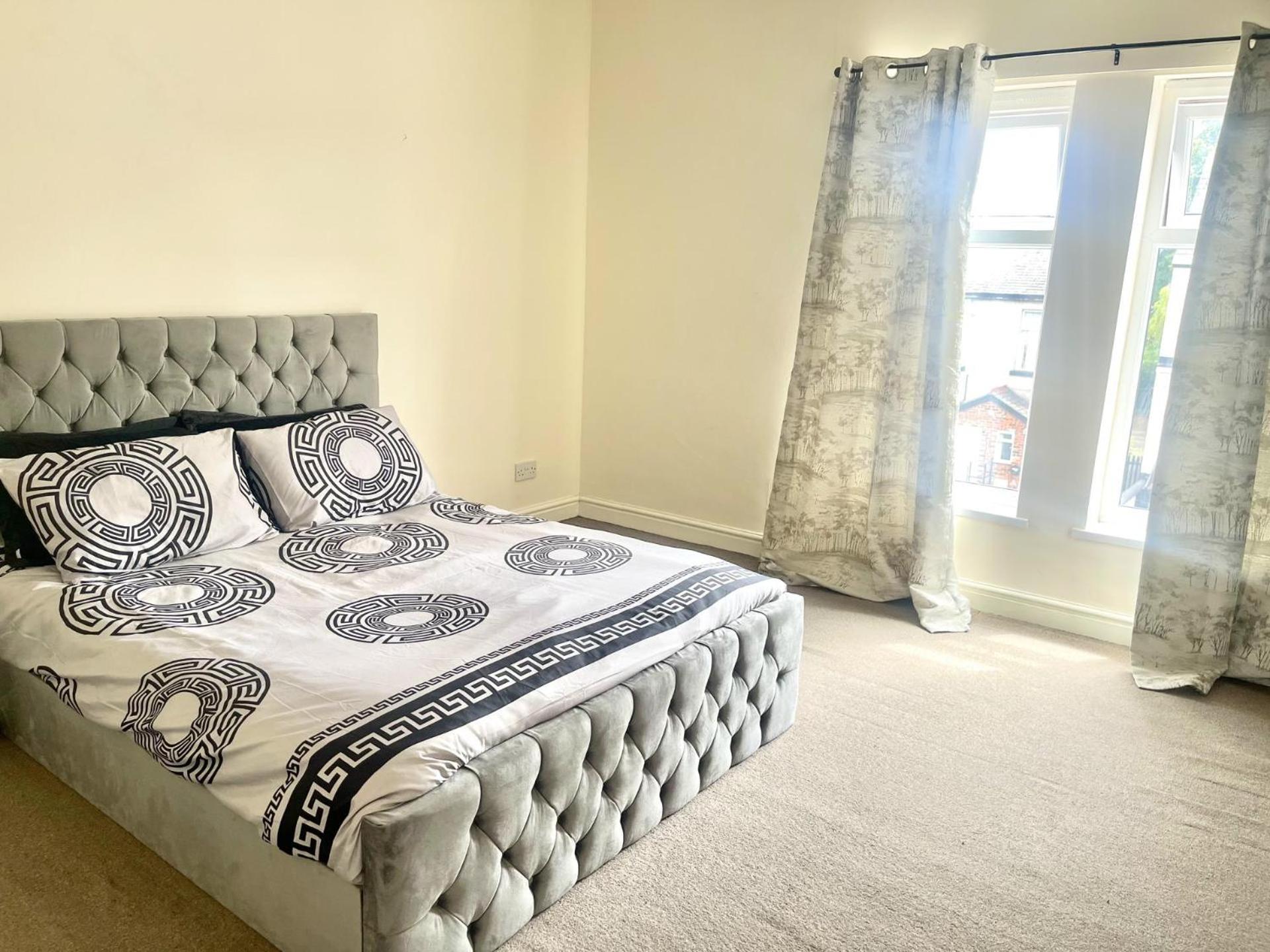 2-Bed Apartment - Sleeps 4 - Street Parking - Wifi Manchester Eksteriør billede